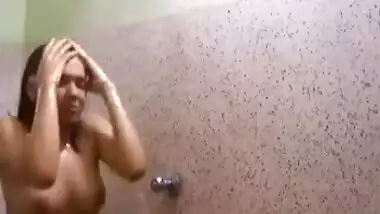 desi hot teen girl pussy shaving and bathing video hd photos