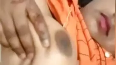 Sexy Desi Girl Showing her Boobs and Wet Pussy On Video Call