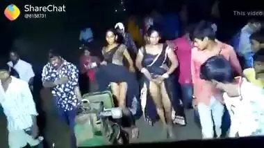 Village girls’ free pussy show on the road