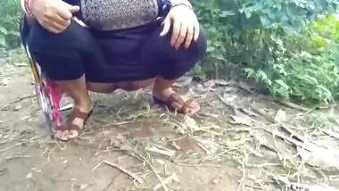 Milf Outdoor Pissing Video Compilation With Desi Indian