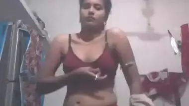 Sexy Bhabhi Showing Her Boobs and Pussy New leaked MMS