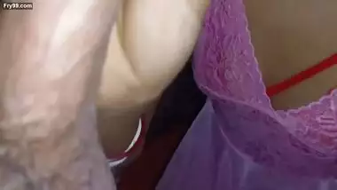 Lund se ek bar Fingering se ek bar Pani nikal kar diya hot Indian bhabhi