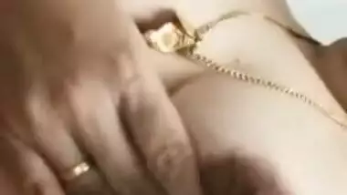 Desi aunty very hard fingering