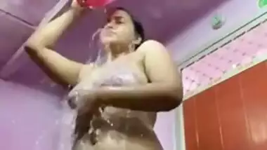 Desi cute girl nude bath