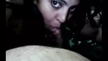 Indian sex clip of muslim aunty given hot blowjob with audio