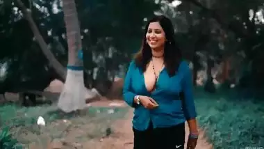 Desi Indian Hot And Sexy Model Nandita Saree