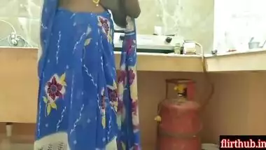 Wife Ko Maike Bej Ke Nokrani Ki Chudai Kari