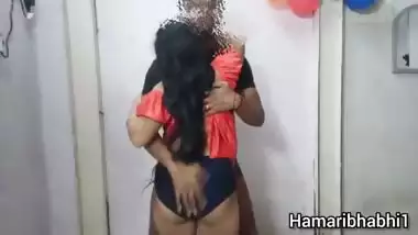 Indian Desi Hot Sexy Aishwarya Bhabhi ki geeli chut ki doggy style me khade khade choda. Indian Desi Hindi Hot BF Video.