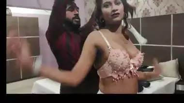Indian Girlfriend and Boyfriend Making Love On Camera