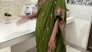 Indian Hot Stepmom Has Hot Sec With Stepson In Kitchen!father Doesnt Know With Clear Audio Indian Desi Stepmom Dirty Ta