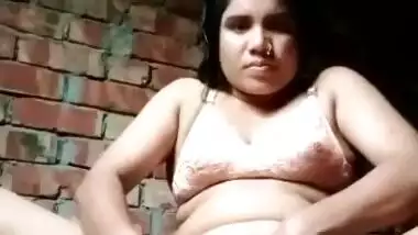 Unsatisfied Bangladeshi Village Bhabi Masturbating