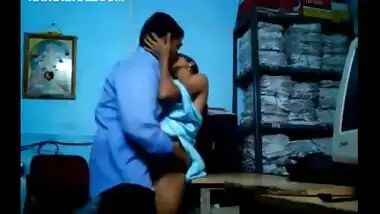 Desi mms sex scandal of Indian bhabhi with office boss