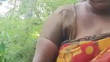 Tamil mature slut outdoor sex with customer