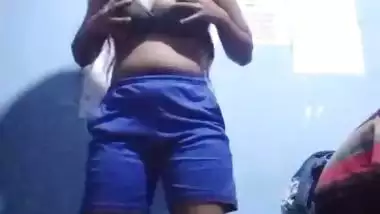 GF viral desi fingering pussy in standing state