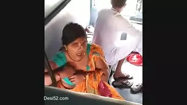 Desi village bbw bhabi big boobs show on train