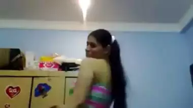 pakistani wife in dubai dancing