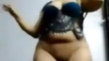 Auntys Pussy Dance