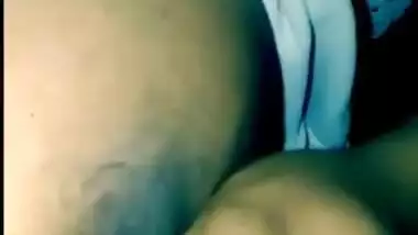 Desi girl fingering pussy