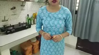 Desi Indian stepmom fucked very hard in kitchen full hindi video big boobs stepmom