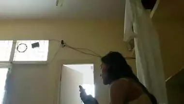 Desi hottie forgot to turn off the webcam before bath
