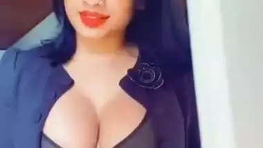 Queen Piumi New Cleavage Clip