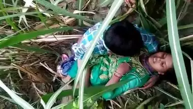 Dehati Lovers Having Sex In A Grass Field