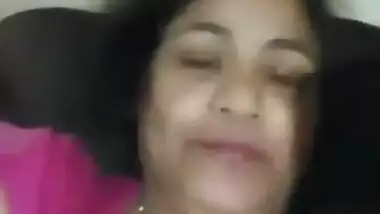 Horny bangla bhabi showing boobs