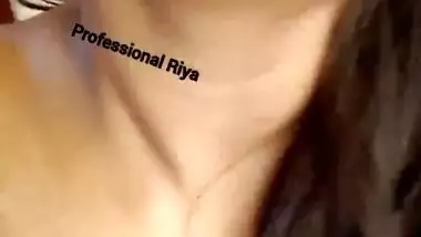 Sexy Desi Girl Riya Shows her Boobs and Pussy