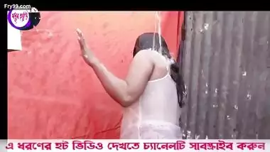 Booby bangla aunty bathing showing nipple in wet white tshirt