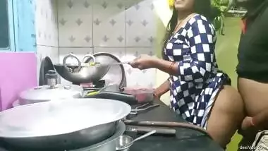 Superhot Big ASS KERALA wife doggy while cooking