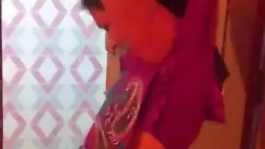 Desi Gasti Bhabhi in Salwar Showing Everything wid Audio