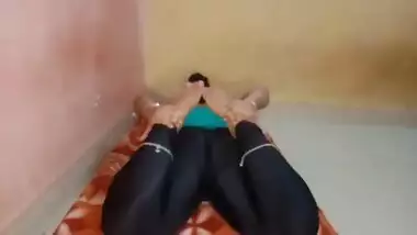 Indian stepmom doing hot yoga with get hard fucked with Hindi clear audio