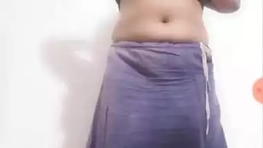 Desi vilage big navel aunty