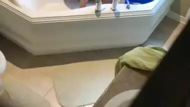 Desi hot bhabi bath tab