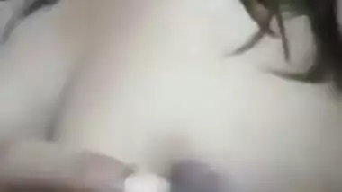 Desi lady never turns down an opportunity to expose tits in a porn video