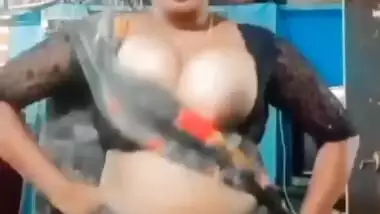 South Indian big boobs wife topless viral video