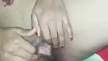 Horny Paki Bhabhi Masturbating