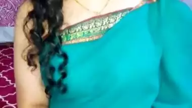 Green colour saree, newly married Indian bhabhi in hot video