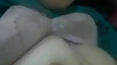 Sexy paki babe 2 clips part 1