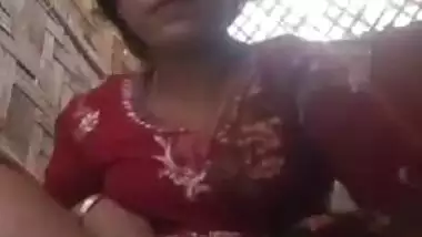 Dehati Bangla lady fingering her chut MMS clip