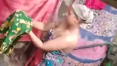 Desi Bhabhi Weraing Cloths after Bathing