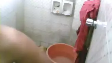 desi girl bathing