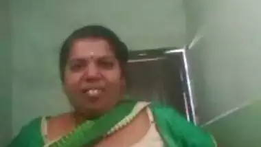 Huge boobs Tamil sex aunty naked on video call