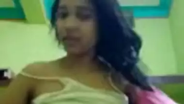 Indian cutie gives a good show 