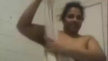 Desi big boob bhabi change dress