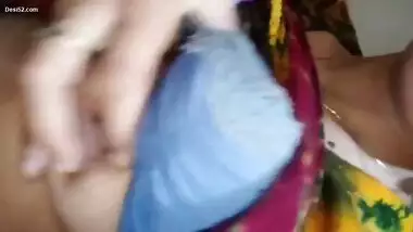 Paki Bhabi Showing Boobs and ass