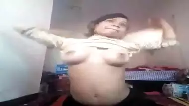 Desi village girl show her boob-2