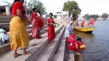 Indian old aunties bathing gonga openly. BIG ASS & BOOBS!!!