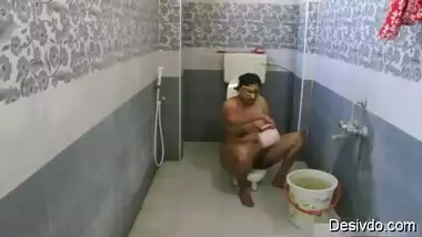 desi aunt bathing recorded