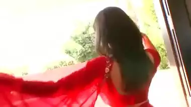 Sunny leone saree stripping